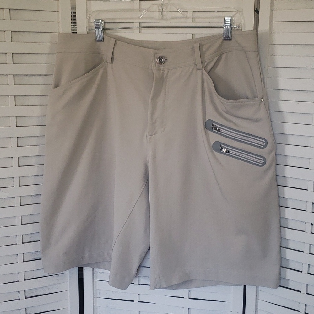 Lululemon kakhy casual outdoors mens shorts size 38